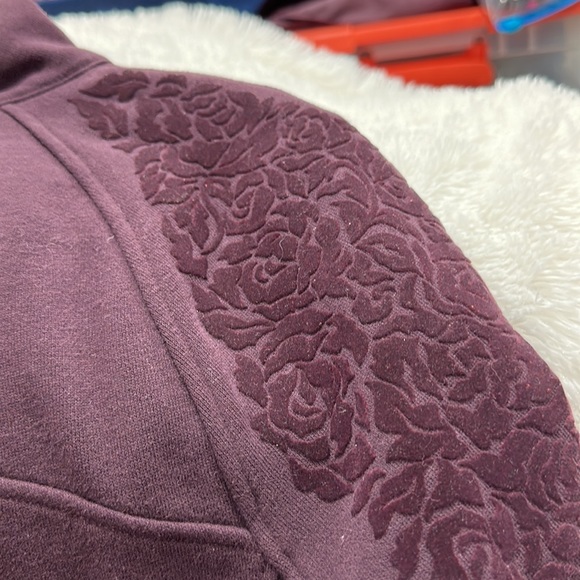 Lulu Lemon Sweatshirt - Picture 4 of 6